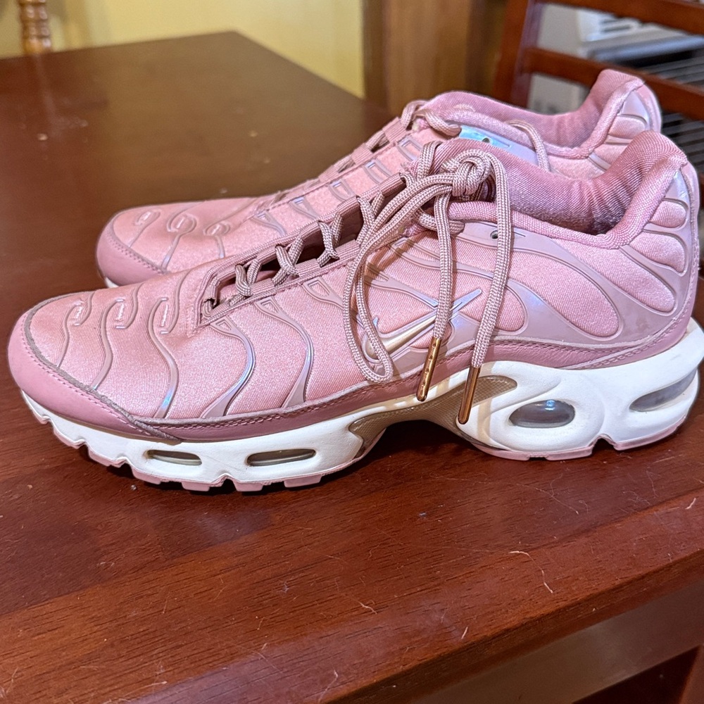 Nike Air Max Plus TN Rust Pink AT5695-600 Running Shoes Sneakers Women’s Size 8